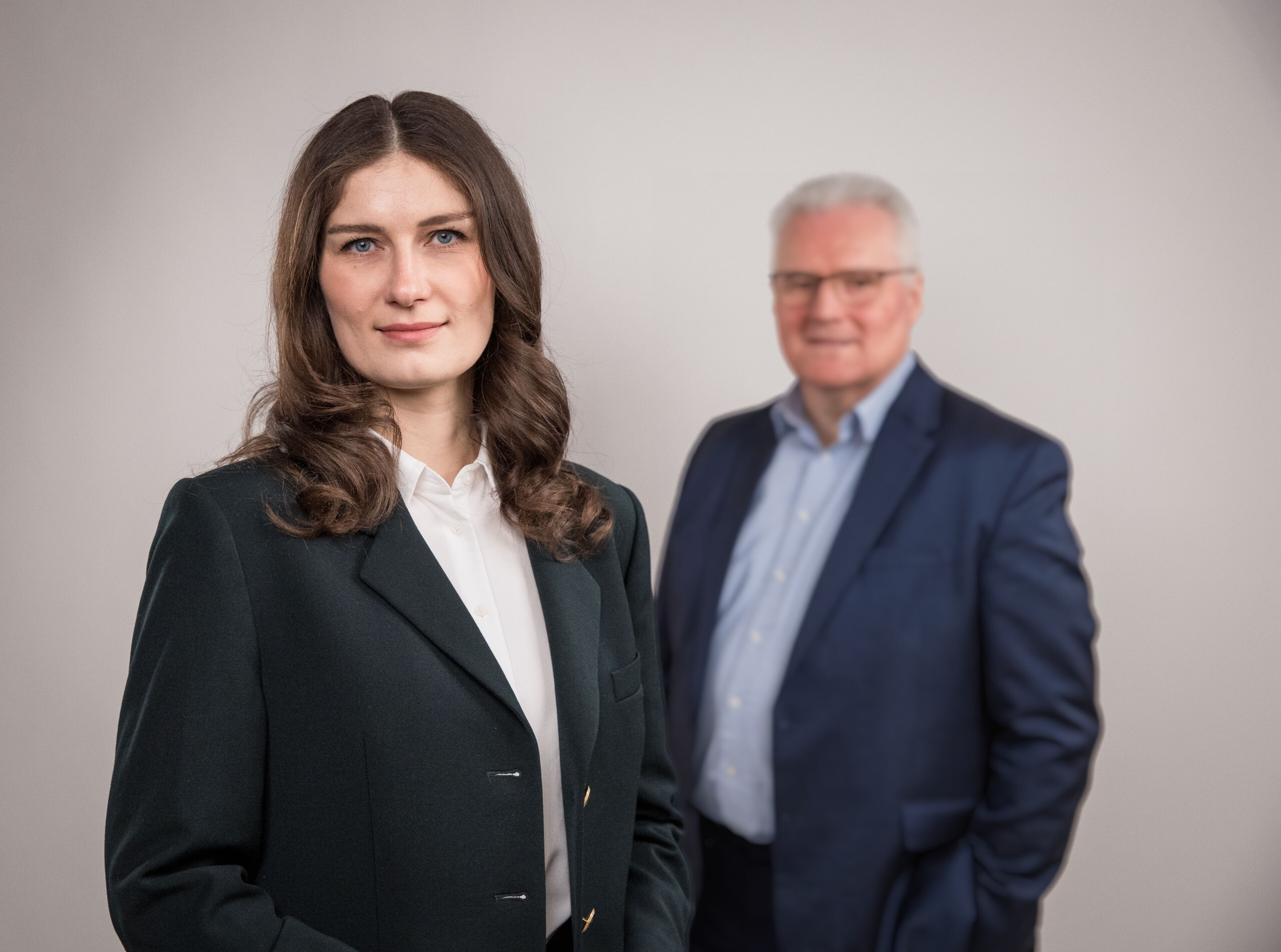 Karina Galan Geschäftsführerin Vordergrund